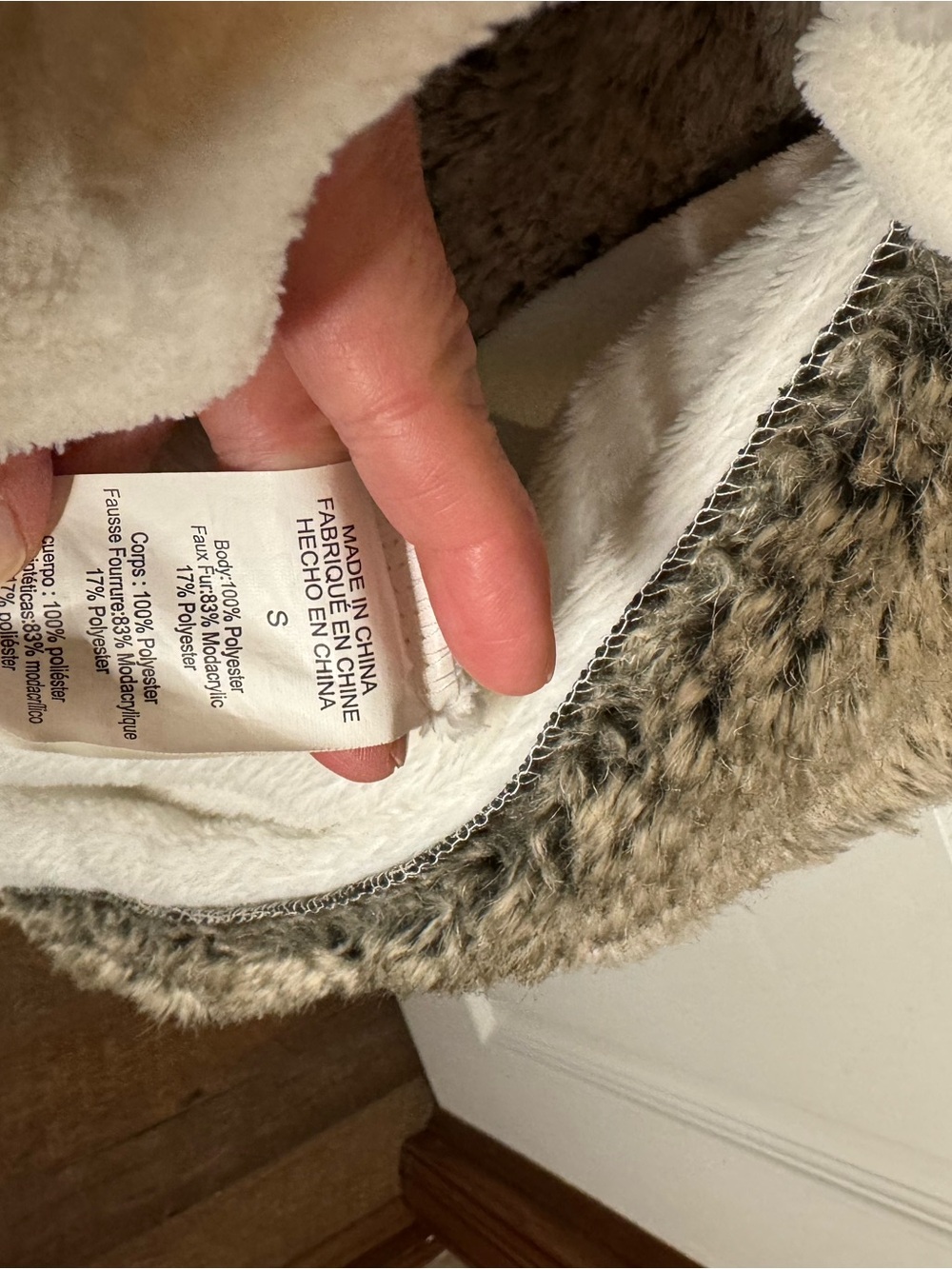 Pottery Barn Cream Robe with Gray Faux-Fur Trim - Picture 7 of 15